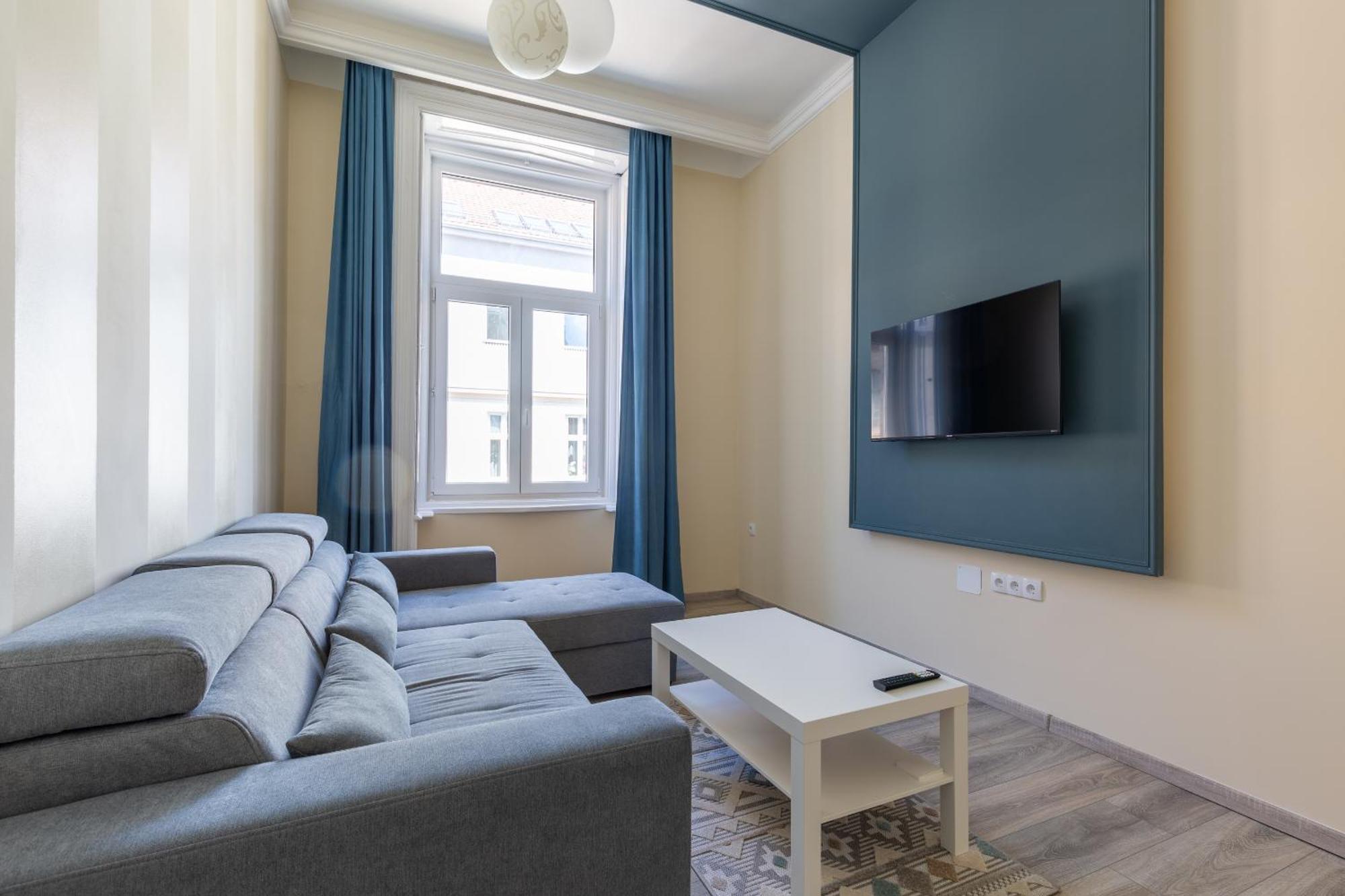 R62A Rottenbiller Apartment — Photos 3