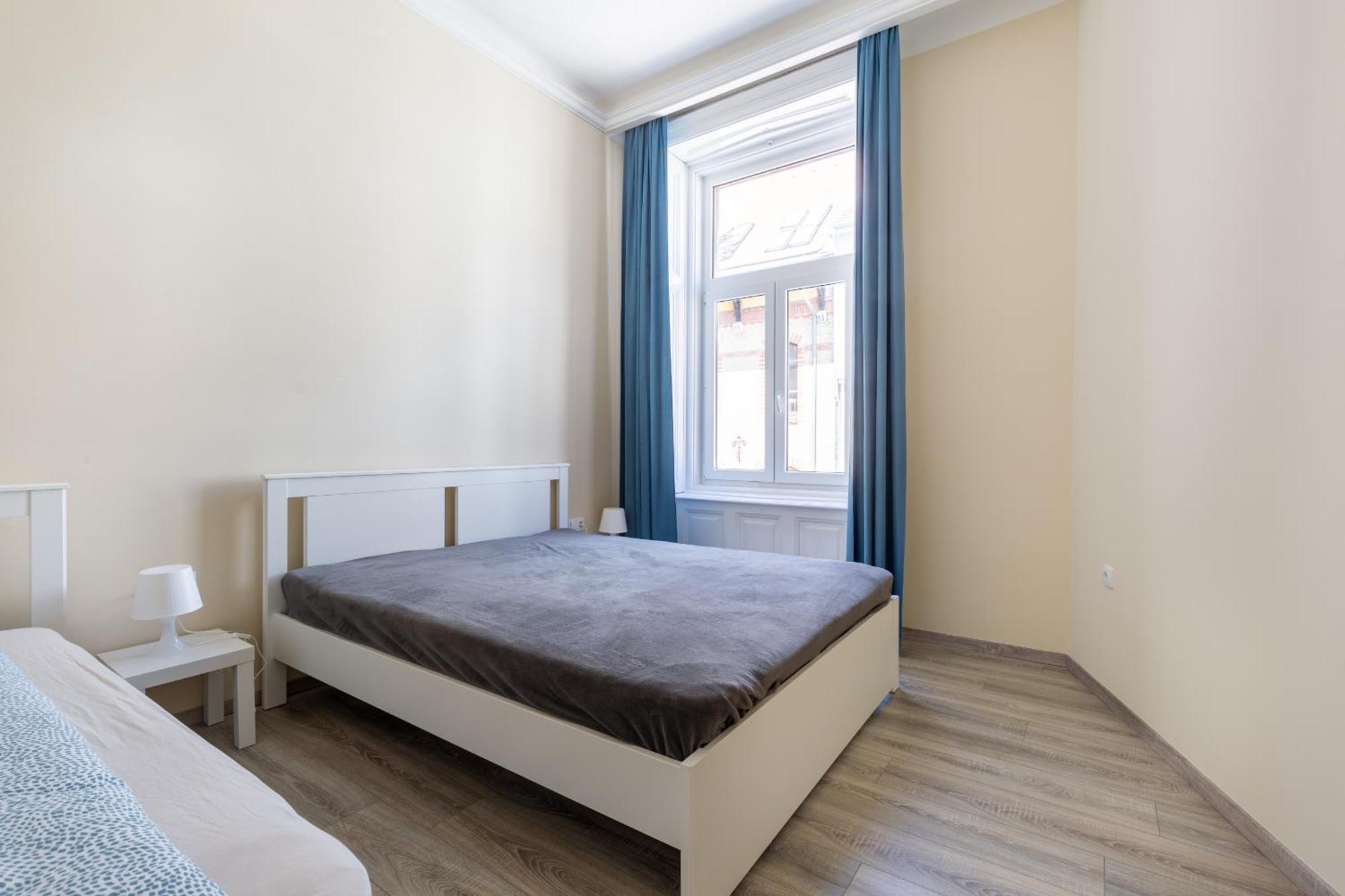 R62A Rottenbiller Apartment — Photos 2